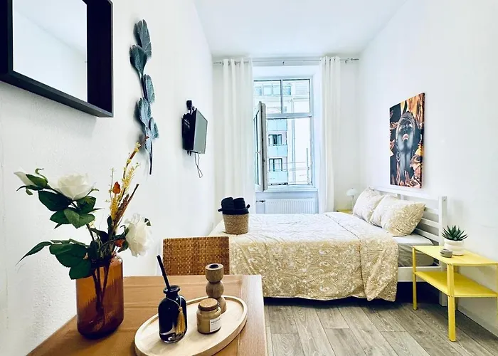Apartment Near Tram & Metro