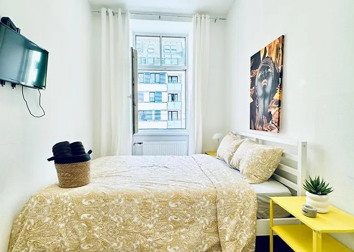 Near Tram & Metro Smart Tv Apartment *
