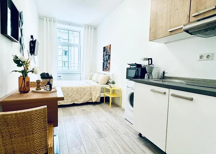 Near Tram & Metro Smart Tv Apartment