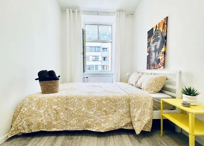 Near Tram & Metro Apartment *